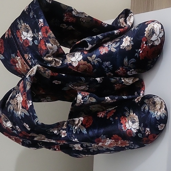 SHEIN Floral Velvet OTK Boots - Picture 2 of 10